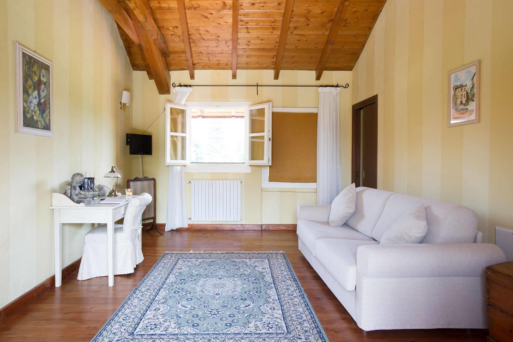 Tenuta Montezeglio Country Family House Invorio Inferiore Luaran gambar