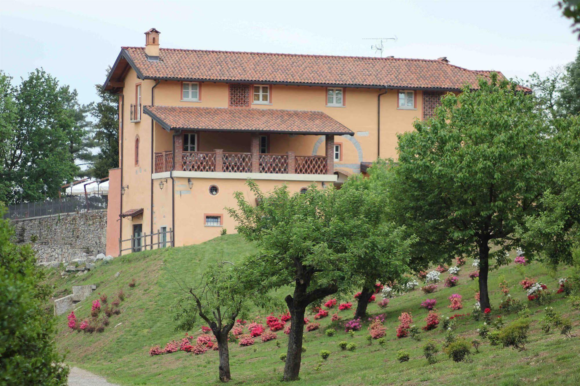 Tenuta Montezeglio Country Family House Invorio Inferiore Luaran gambar