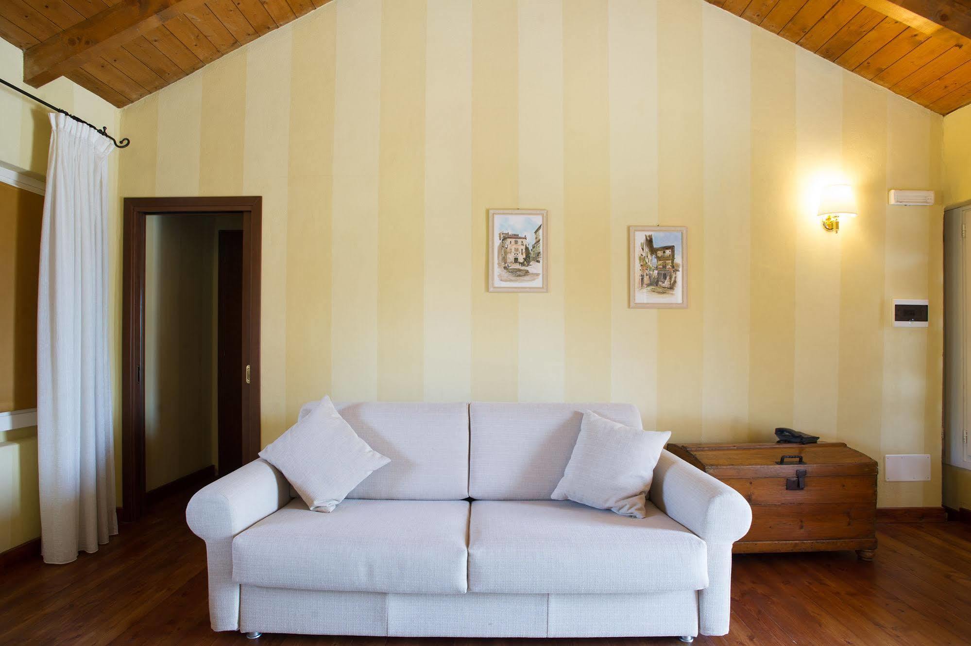 Tenuta Montezeglio Country Family House Invorio Inferiore Luaran gambar